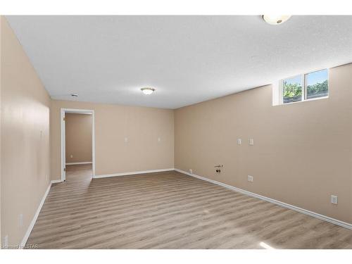 10 Hillview Drive, Mossley, ON - Indoor Photo Showing Other Room