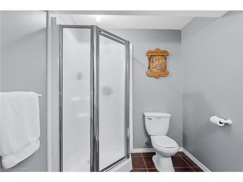 10 Hillview Drive, Mossley, ON - Indoor Photo Showing Bathroom