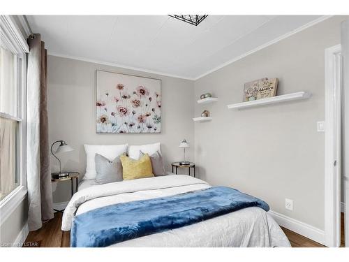 18 Adelaide Street S, London, ON - Indoor Photo Showing Bedroom