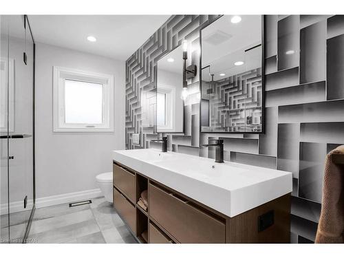 516 Palmtree Avenue, London, ON - Indoor Photo Showing Bathroom