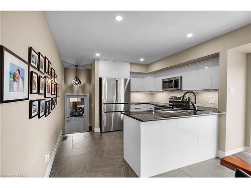 516 Palmtree Avenue, London, ON - Indoor Photo Showing Kitchen With Upgraded Kitchen