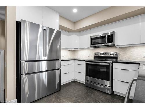 516 Palmtree Avenue, London, ON - Indoor Photo Showing Kitchen With Stainless Steel Kitchen With Upgraded Kitchen