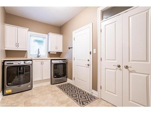 2445 Kains Road, London, ON - Indoor Photo Showing Laundry Room