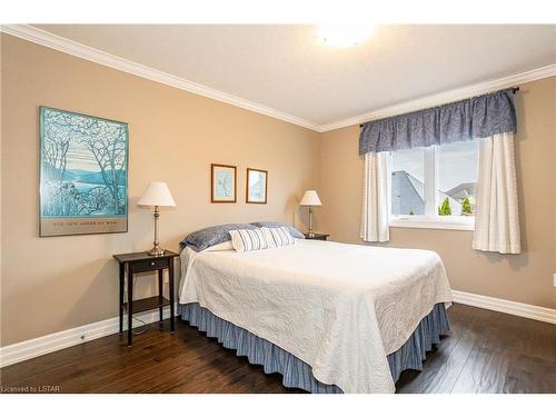 2445 Kains Road, London, ON - Indoor Photo Showing Bedroom
