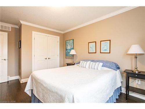 2445 Kains Road, London, ON - Indoor Photo Showing Bedroom