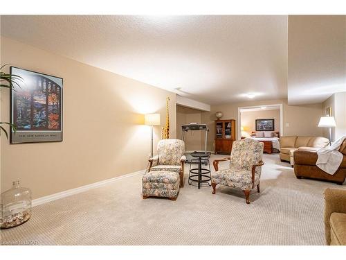 2445 Kains Road, London, ON - Indoor Photo Showing Living Room