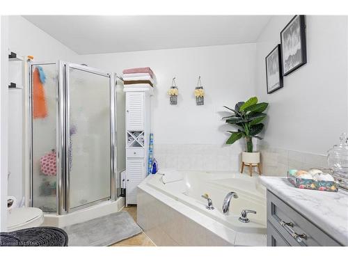 3245 Maidstone Lane, London, ON - Indoor Photo Showing Bathroom