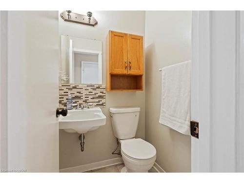 795 Notre Dame Drive, London, ON - Indoor Photo Showing Bathroom