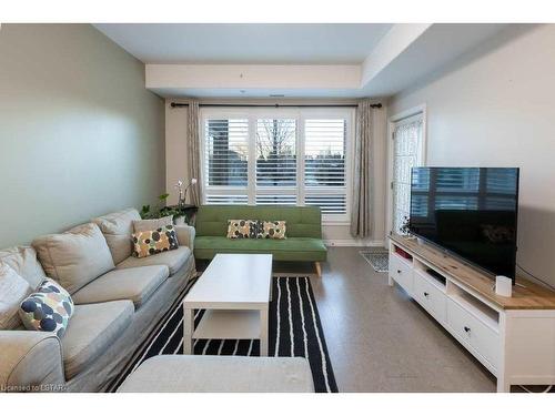 105-740 Augusta Drive, Kingston, ON - Indoor Photo Showing Living Room