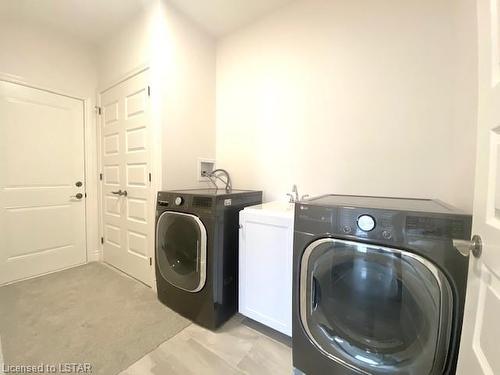 1217 Emma Chase Drive, London, ON - Indoor Photo Showing Laundry Room