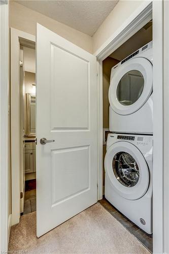 115-1960 Dalmagarry Road, London, ON - Indoor Photo Showing Laundry Room