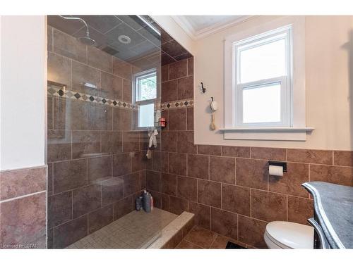 56 Riverview Avenue, London, ON - Indoor Photo Showing Bathroom