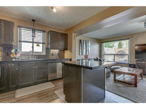 1448 Mickleborough Drive, London, ON - Indoor Photo Showing Kitchen With Upgraded Kitchen