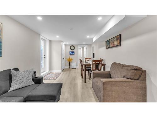 6 Aldersbrook Crescent, London, ON - Indoor Photo Showing Living Room