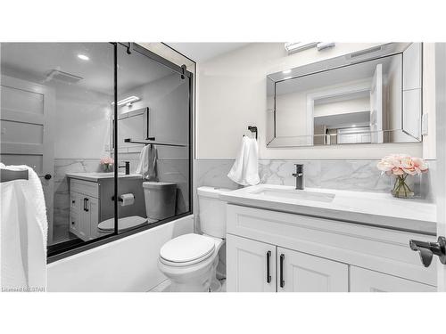6 Aldersbrook Crescent, London, ON - Indoor Photo Showing Bathroom
