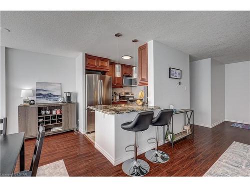 405-570 Proudfoot Lane, London, ON - Indoor Photo Showing Kitchen