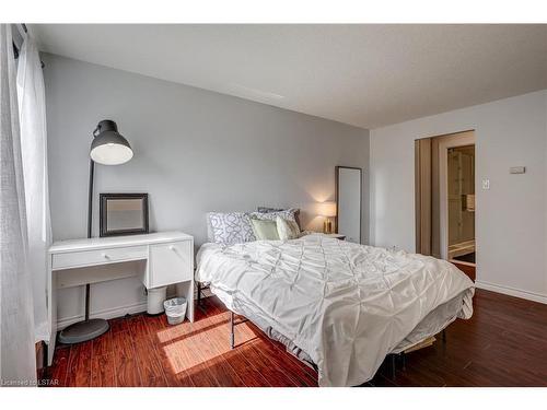 405-570 Proudfoot Lane, London, ON - Indoor Photo Showing Bedroom