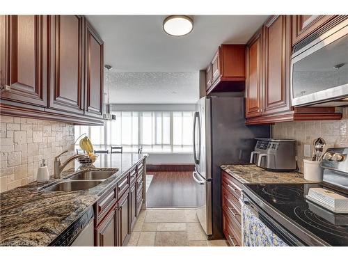 405-570 Proudfoot Lane, London, ON - Indoor Photo Showing Kitchen With Double Sink