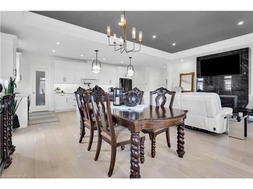 6382 Old Garrison Boulevard, London, ON - Indoor Photo Showing Dining Room