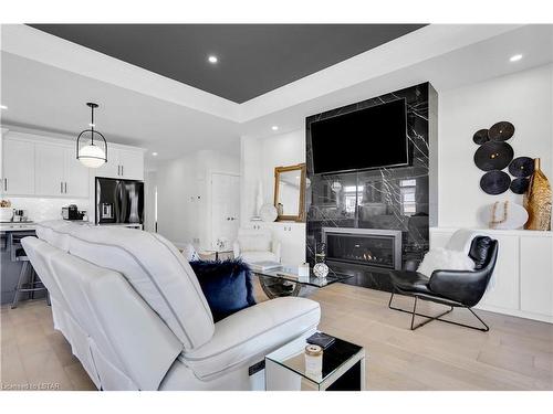 6382 Old Garrison Boulevard, London, ON - Indoor Photo Showing Living Room With Fireplace