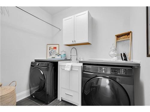 6382 Old Garrison Boulevard, London, ON - Indoor Photo Showing Laundry Room