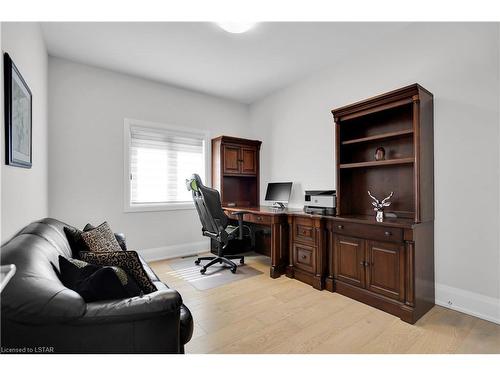 6382 Old Garrison Boulevard, London, ON - Indoor Photo Showing Office
