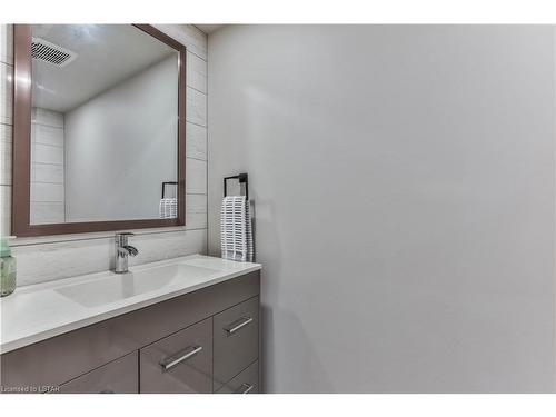10-567 Rosecliffe Terrace, London, ON - Indoor Photo Showing Bathroom