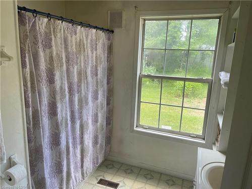 2442 Highway 520, Burk'S Falls, ON - Indoor Photo Showing Bathroom