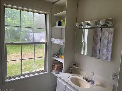 2442 Highway 520, Burk'S Falls, ON - Indoor Photo Showing Bathroom