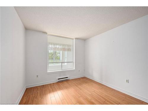 404-1510 Richmond Street, London, ON - Indoor Photo Showing Other Room