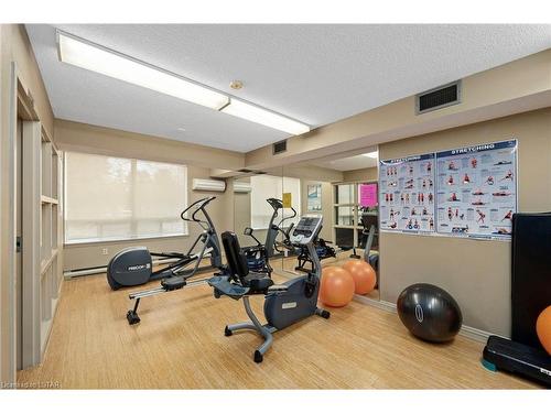 404-1510 Richmond Street, London, ON - Indoor Photo Showing Gym Room