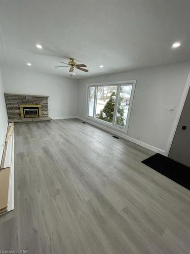 505 Ridgewood Crescent, London, ON - Indoor With Fireplace