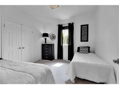 79 Edgevalley Road, London, ON - Indoor Photo Showing Bedroom