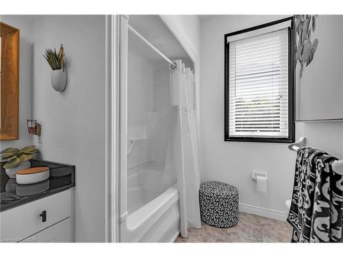 79 Edgevalley Road, London, ON - Indoor Photo Showing Bathroom