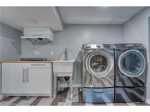 462 Arvilla Boulevard, London, ON - Indoor Photo Showing Laundry Room