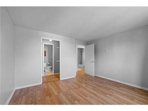 303-77 Base Line Road W, London, ON - Indoor Photo Showing Other Room