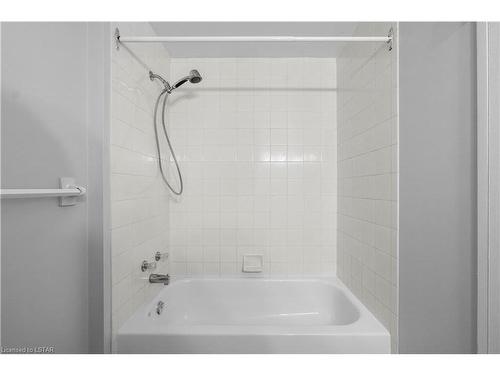 303-77 Base Line Road W, London, ON - Indoor Photo Showing Bathroom