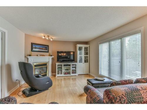 1829 Faircloth Road, London, ON - Indoor Photo Showing Living Room