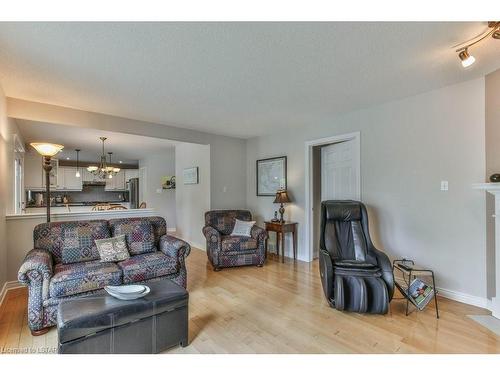 1829 Faircloth Road, London, ON - Indoor Photo Showing Living Room