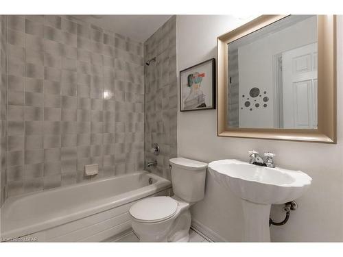 103-1500 Richmond Street, London, ON - Indoor Photo Showing Bathroom