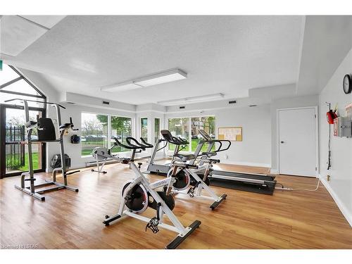 907-860 Commissioners Road E, London, ON - Indoor Photo Showing Gym Room