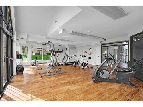 907-860 Commissioners Road E, London, ON - Indoor Photo Showing Gym Room