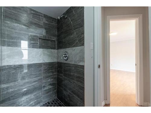 89 Bridlington Road, London, ON - Indoor Photo Showing Bathroom