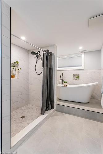 172 Wakefield Crescent, London, ON - Indoor Photo Showing Bathroom