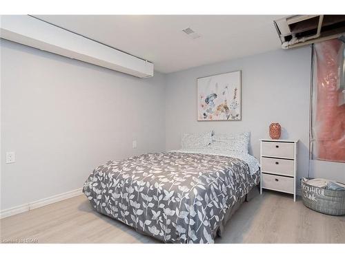 633 Hamilton Road, London, ON - Indoor Photo Showing Bedroom