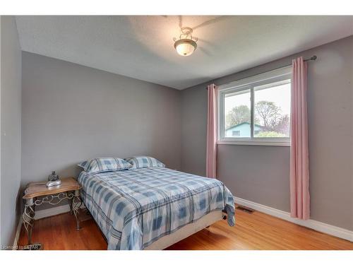 352 Helen Drive, Strathroy, ON - Indoor Photo Showing Bedroom