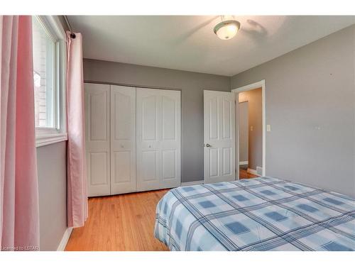 352 Helen Drive, Strathroy, ON - Indoor Photo Showing Bedroom