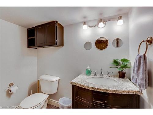 352 Helen Drive, Strathroy, ON - Indoor Photo Showing Bathroom