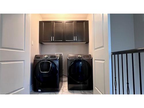 169-1061 Eagletrace Drive, London, ON - Indoor Photo Showing Laundry Room