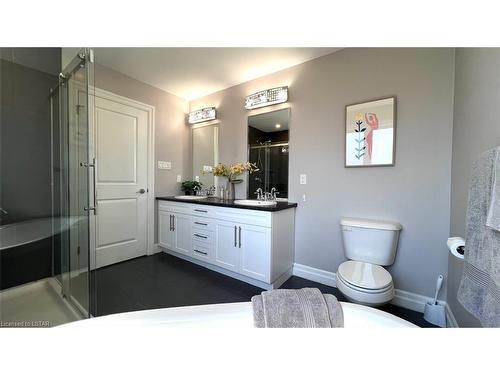 169-1061 Eagletrace Drive, London, ON - Indoor Photo Showing Bathroom